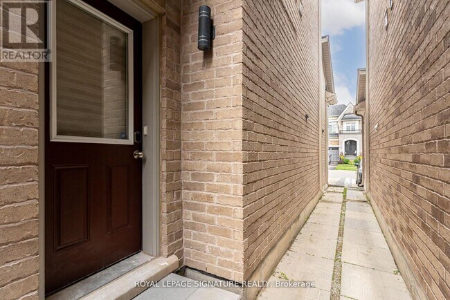 Building Photo - 16 Dancing Waters Rd