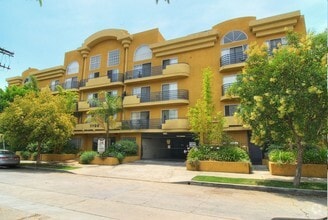 Building Photo - Carlyle Court