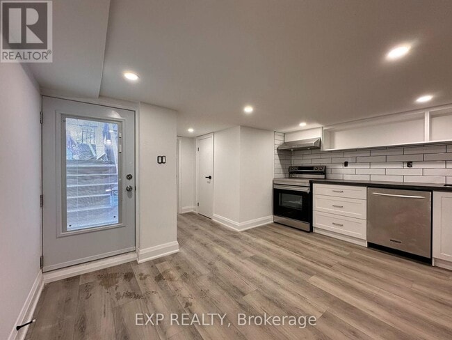 Building Photo - 143 Gladstone Ave
