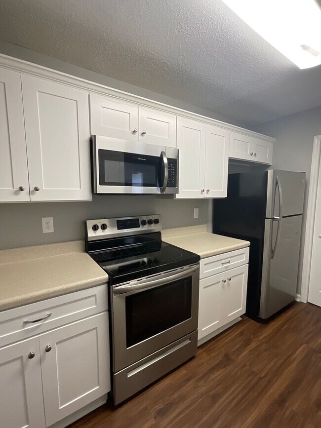 Foto del edificio - 3929 Miramar Ct