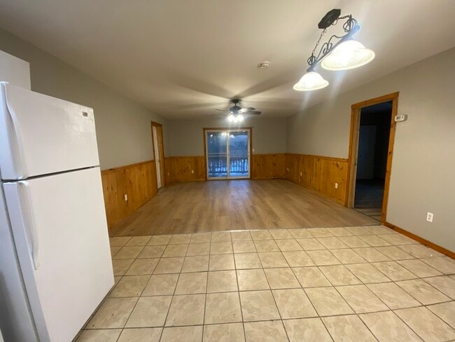 Building Photo - Spacious 3 bedroom 2 bath with 1 stall garage duplex outside city of Watertown for rent!