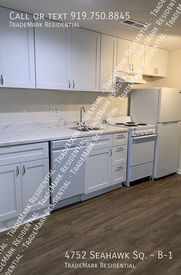 Building Photo - Renovated 1st Floor 1 Bedroom Condo Seahaw...