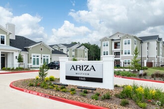 Building Photo - Ariza Westview