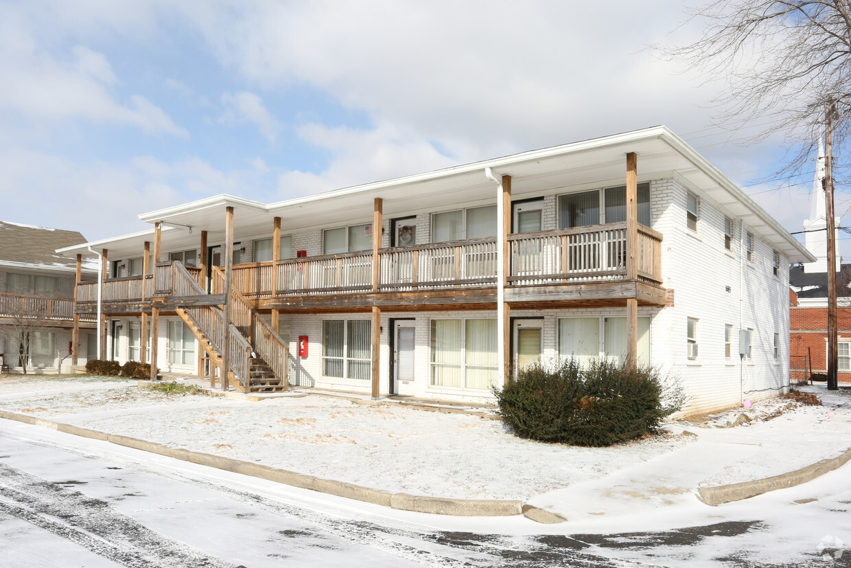 Primary Photo - Gardenside Plaza Apartments