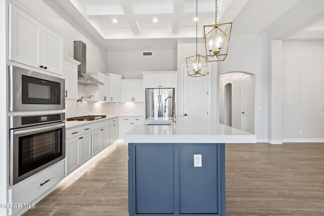 Foto del edificio - 219 Emerald Brass