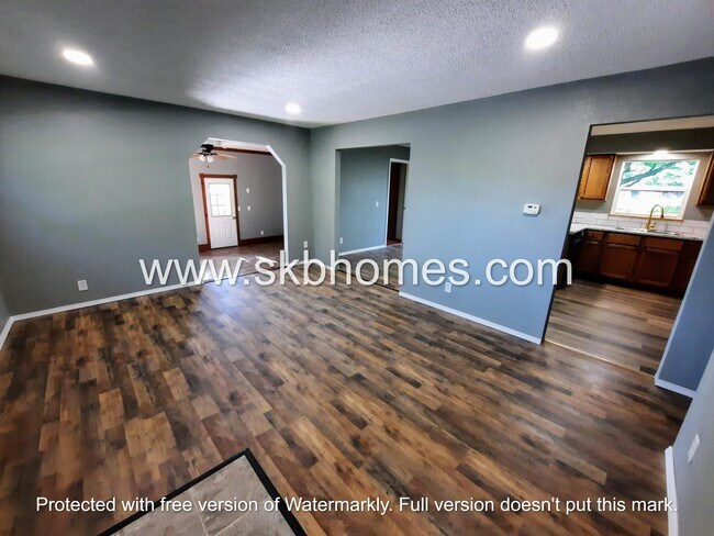 Building Photo - 103 Silverleaf St