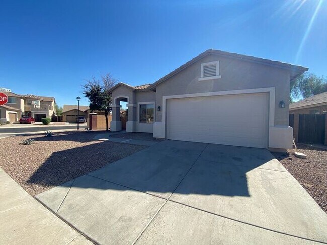 Building Photo - 3 Bed, 2 Bath Near Loop 202 in Laveen!