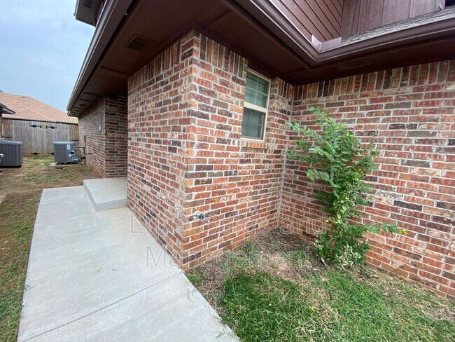 Building Photo - 2116 Buena Vida Ln