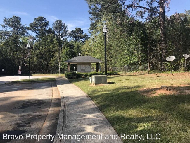 Building Photo - 3 br, 2 bath House - 8202 Fairington Villa...