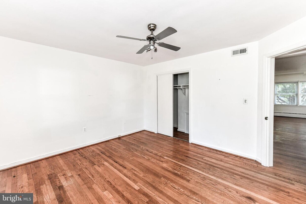 130 S 29th St Unit 2, Purcellville, VA 20132 Apartment for Rent in