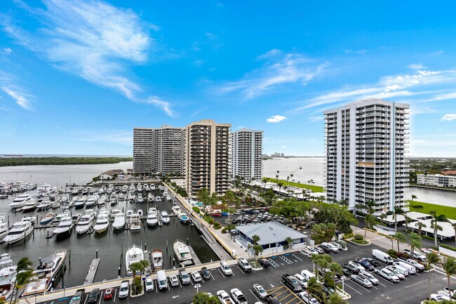 Building Photo - 120 Lakeshore Dr