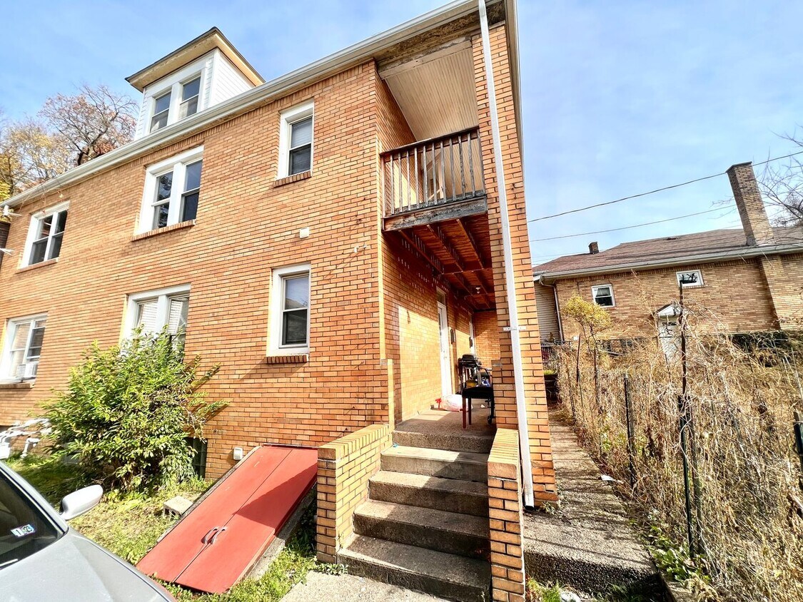 1108 Beaver Rd Unit 4, Ambridge, PA 15003 Room for Rent in Ambridge