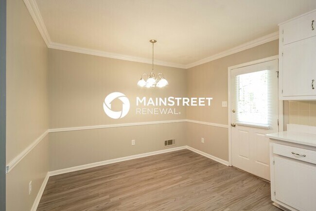 Foto del edificio - 3 Bedroom Pet-Friendly Home in Duluth, GA with Main Street Renewal