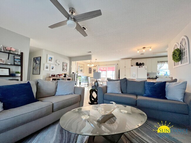Building Photo - 4 miles from Hurlburt Field, 3 Bedroom bea...