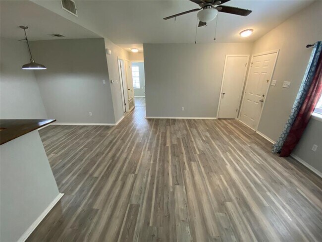 Building Photo - 12410 Alderbrook Dr