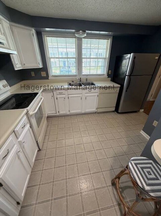 Foto del edificio - 3 BR Townhouse - Iris Ct