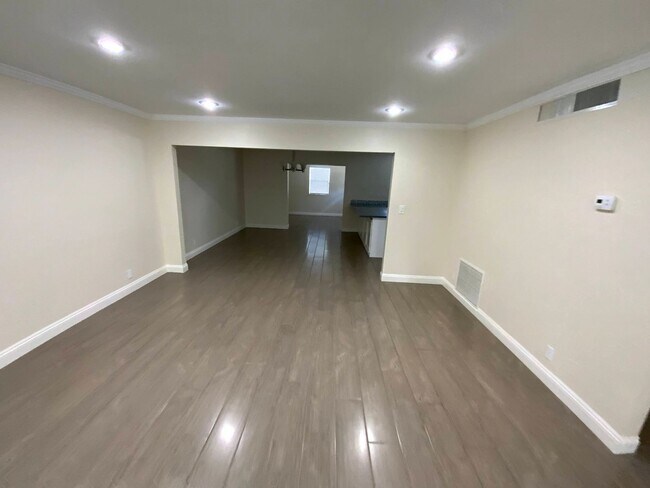 Building Photo - HIGHLY UPGRADED TOWN HOME IN FABULOUS GUAR...