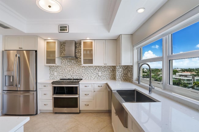 Building Photo - 400 Seasage Dr