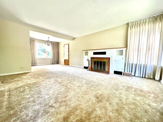 Foto del edificio - 4633 Oakwood Ave