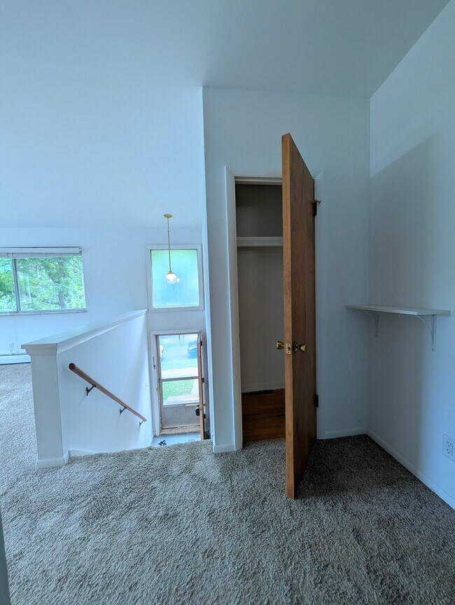 Building Photo - 1466 Bemidji Dr