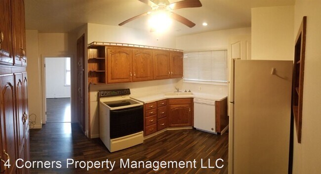 Building Photo - 3 br, 1 bath House - 20 W Main St