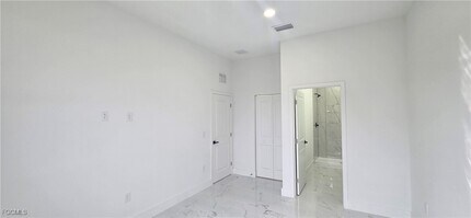 Building Photo - 306 NE 10th Terrace