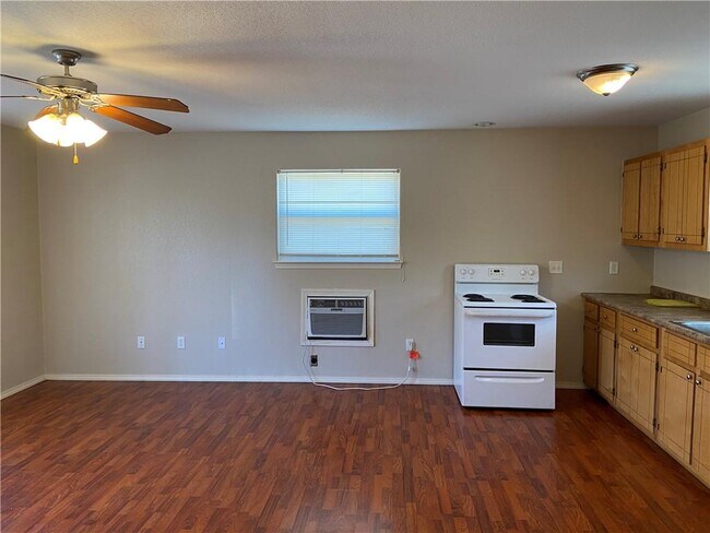 Foto del edificio - 12226 Cavewood Rd