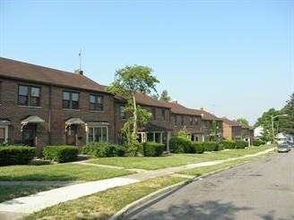 Building Photo - 1300-1330 Chardon Ct