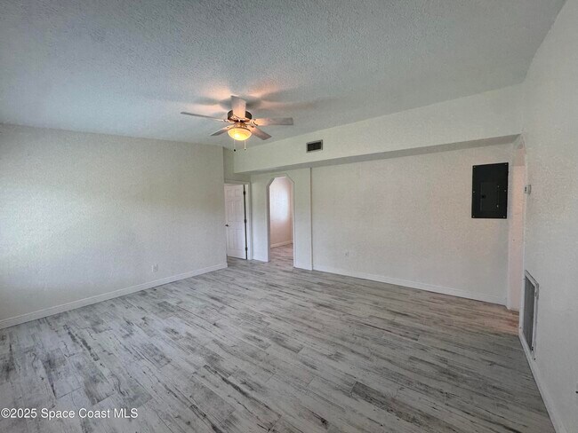 Building Photo - 901 S Orlando Ave