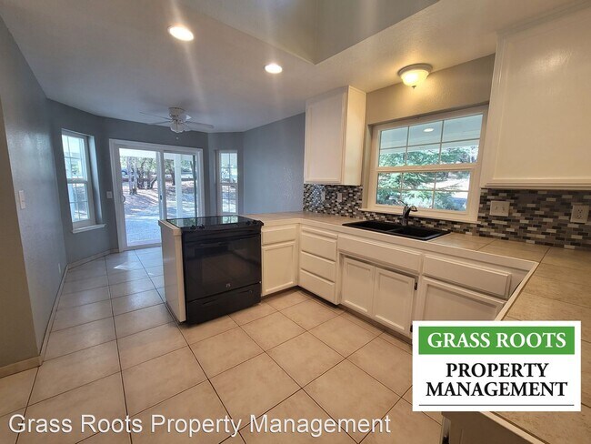Building Photo - 3 br, 2 bath House - 12781 Roadrunner Drive