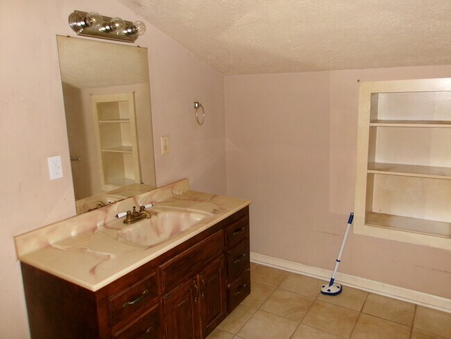 Foto del edificio - 452 Logansport Rd