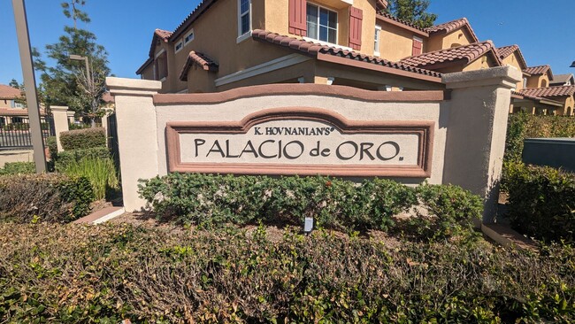 Foto del edificio - Large condo available for rent