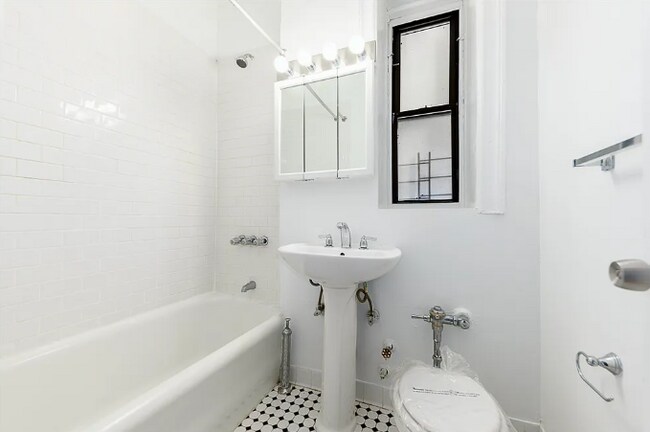 Foto del edificio - 48-06 46th St