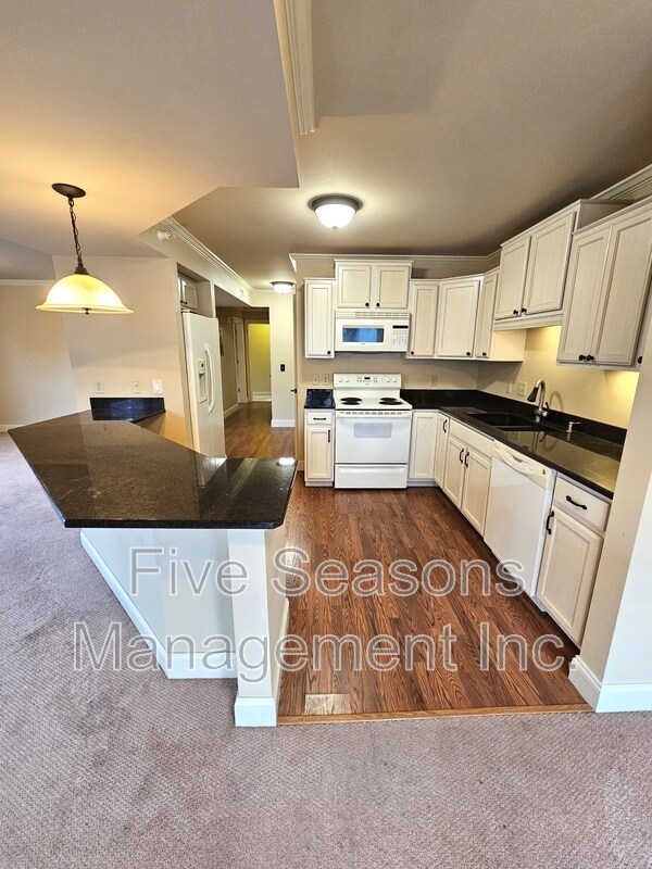 Building Photo - 81 S Williams St