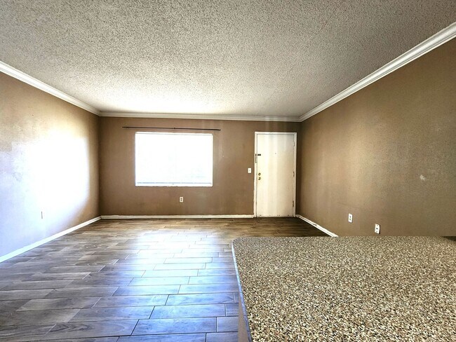 Foto del edificio - 1 BR/1 BA Condo; Ground Floor Unit; All-Ti...