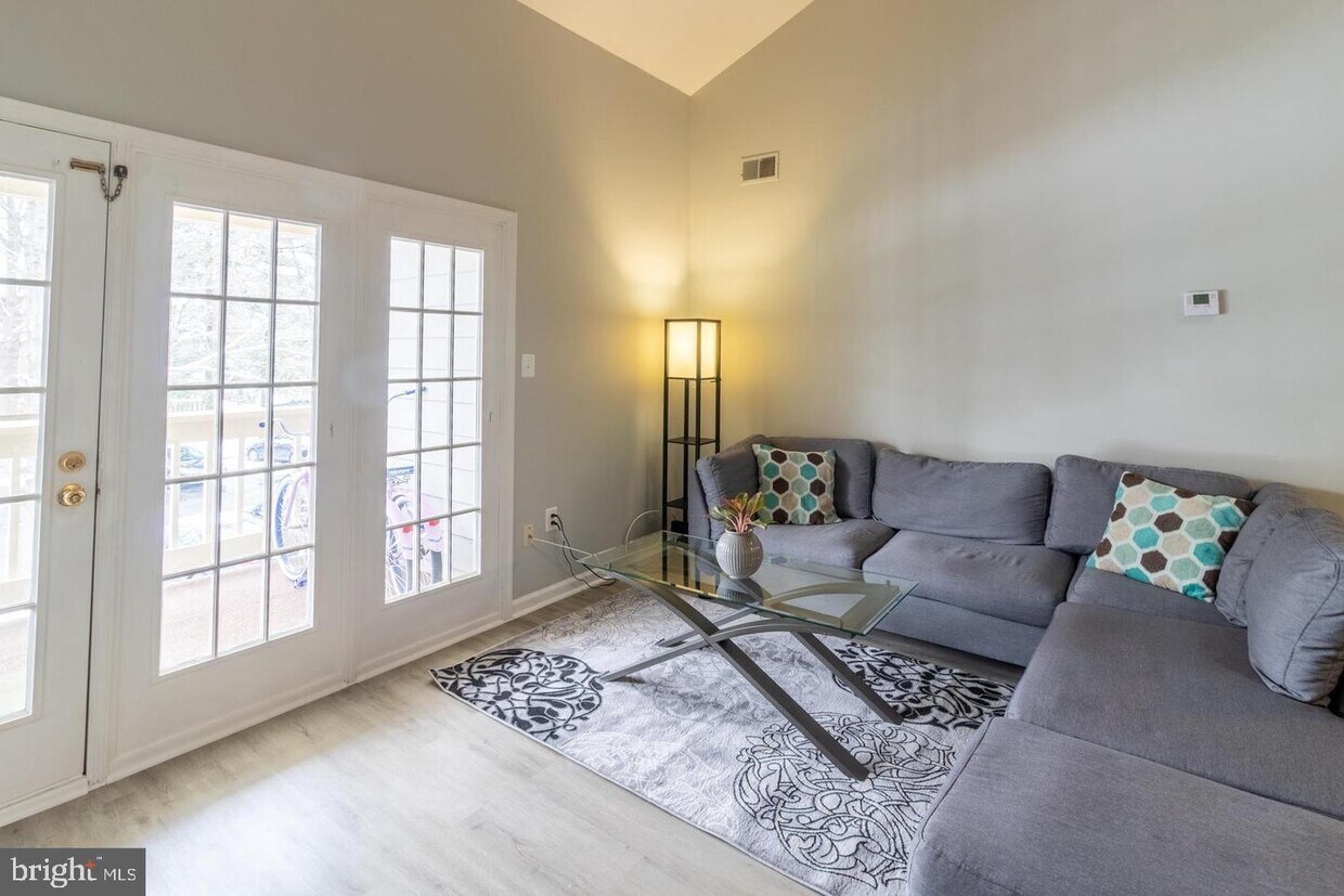 Foto principal - 20617 Shadyside Way