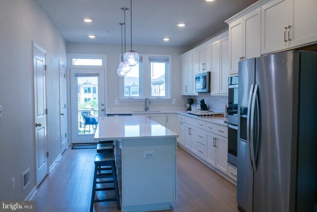 Building Photo - 4841 Vista Green Ln
