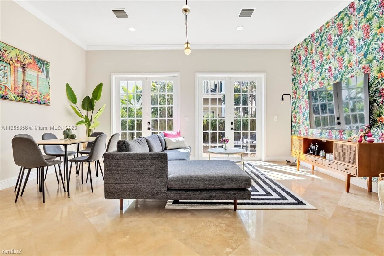 Foto principal - 3 br, 2.5 bath House - 1380 NE 24th St # 1380