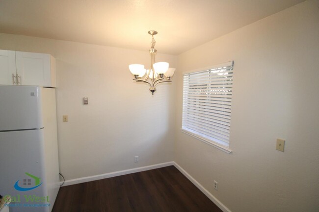 Foto del edificio - 5440 Dellwood Way