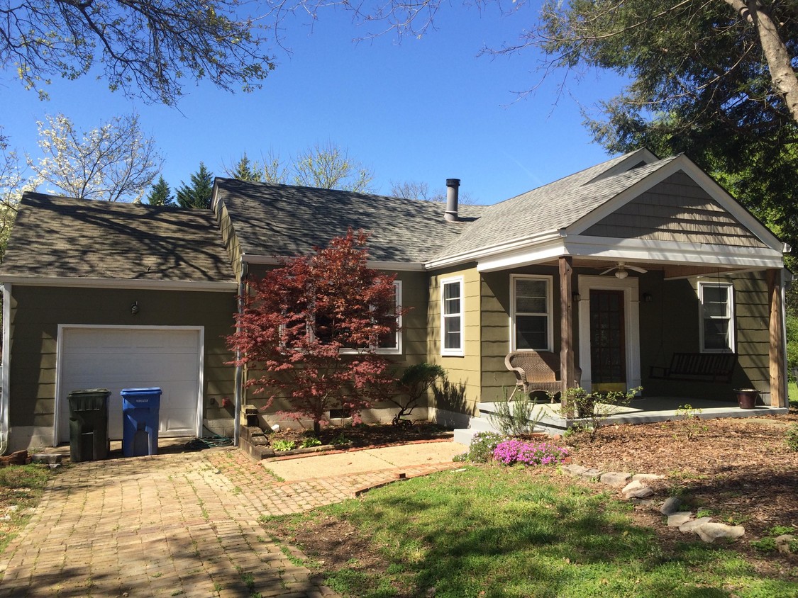 Foto principal - 844 Linden Hall Rd