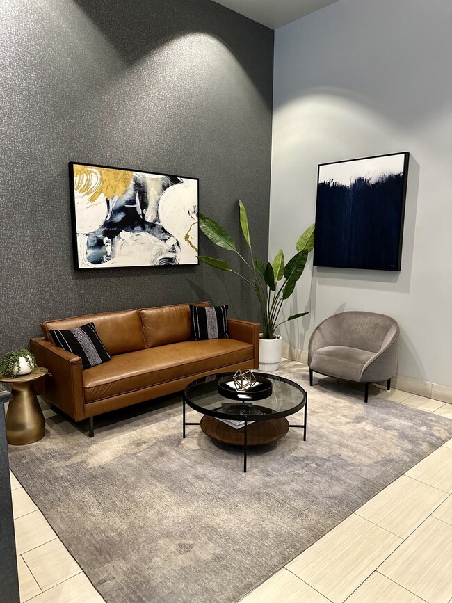 Building Photo - 400 W Ontario St