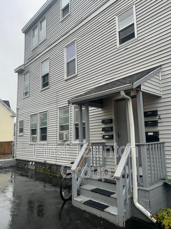 Primary Photo - 9 Cedar St