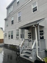 Building Photo - 9 Cedar St