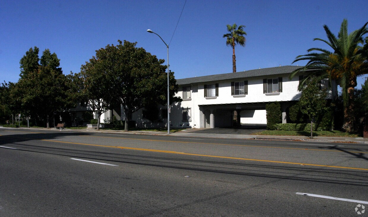 Building Photo - 1335 W Campbell Ave