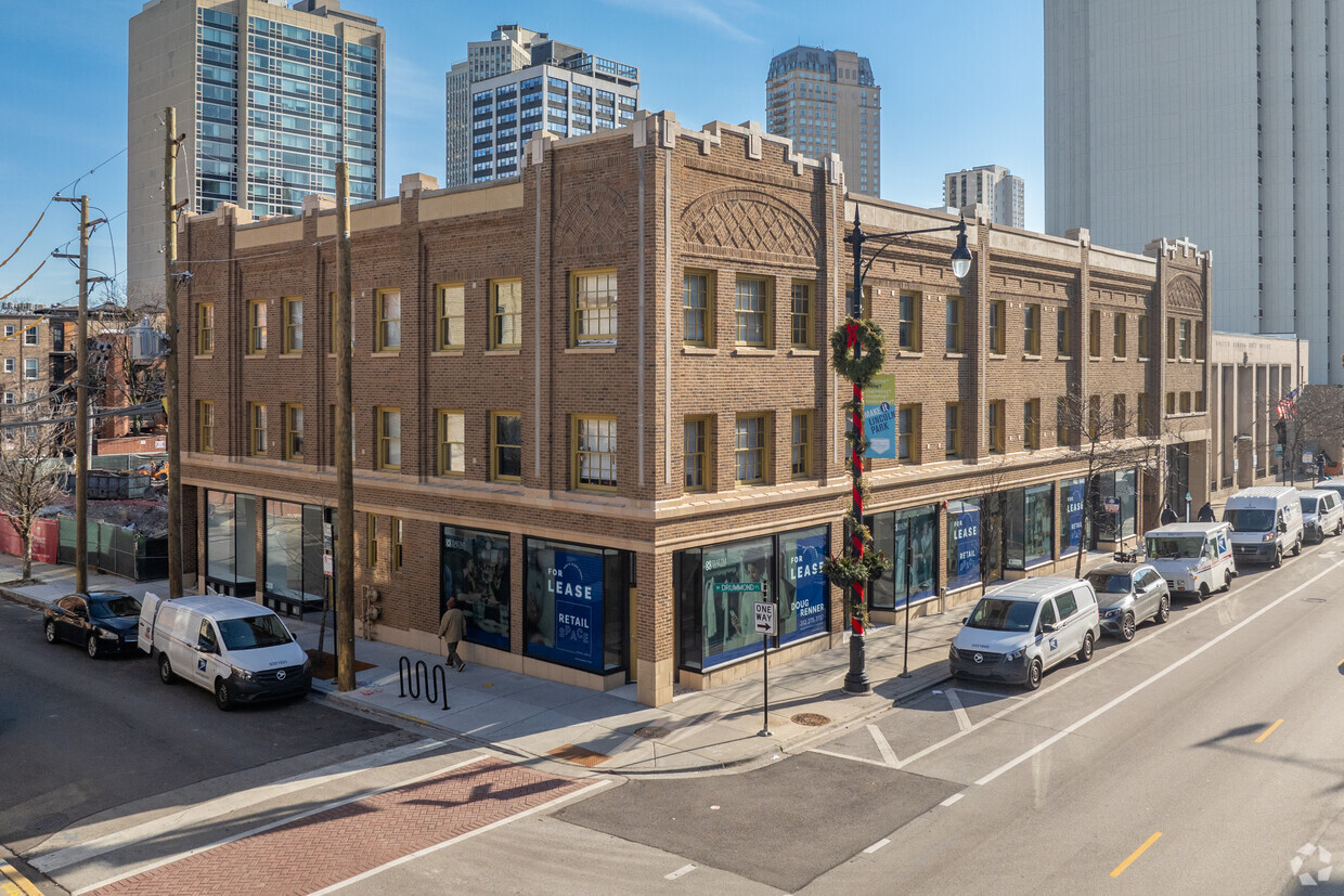 2653 N Clark St - The Covent Apartments