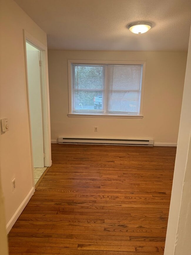Building Photo - One Bedroom Unit--Southwick Ma