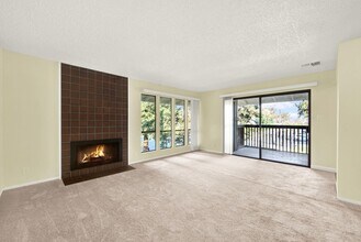 Building Photo - 2410 Shadow Ln