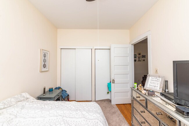 Building Photo - 4008 N Wolcott Ave