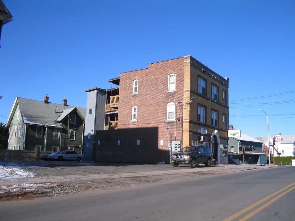Building Photo - 638-640 Stanley St