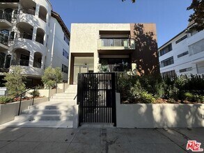 Building Photo - 322 S Swall Dr